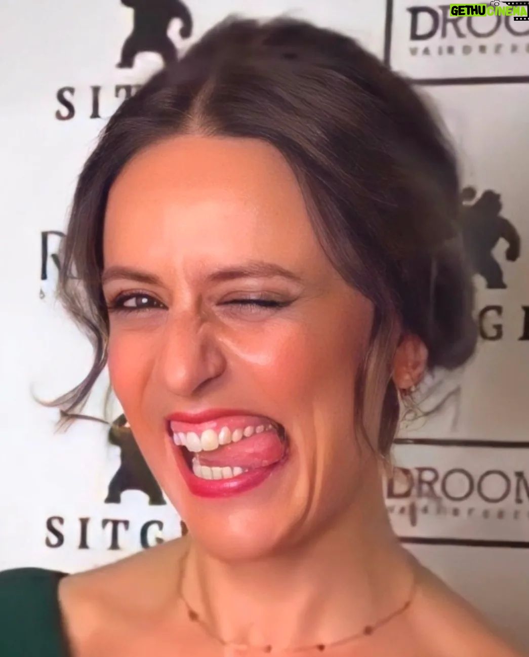Itziar Ituño - 94.9K Likes - Domekan, Sitgeseko estrenaurreko aurkezpenean. Pelikula itzela ein dogu munduantzako...GORA HERRI TXIKI TA ZAHAR!✊️✊️💫
El domingo en la presentación de IRATI en Sitges. Hemos hecho un peliculón para el mundo...VIVAN LOS PEQUEÑOS Y VIEJOS PUEBLOS!!💫💫
On sunday in the premier of IRATI. We have done a great movie...yes, we do it!
UP THE SMALL AND OLD COUNTRIES!!💫