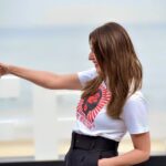 Itziar Ituño Instagram - Donostiko zinemaldiko BLACK IS BELTZA 2, AINHOA aurkezpenean aspaldiko lagun argazkilaria topaten dozunean. Aupa @ikorkotx !!! Zenbat gauza gertatu da "Loreak" aurkezpenetik hona...eta Goenkaletik! Baina hamen gauz ondino gerra emoteko prest! Aupa zu, besarkada handi bat! 📸📸📸📸📸 @blackisbeltza.2.ainhoa @ssiff.donos Cuando en la presentación de BLACK IS BELTZA 2, AINHOA en el Festival de cine de San Sebastian te encuentras con un viejo amigo fotógrafo..aupa @ikorkotx !!! Cuanto ha llovido desde la presentación de "Loreak", eh?...y desde Goenkale? Y aún aquí dispuestos a dar guerra, aupa zu! Un abrazo enorme! 📸📸📸📸📸 @blackisbeltza.2.ainhoa @ssiff.donos When in the presentation of BLACK IS BELTZA 2, AINHOA film in the San Sebastian film festival you meet an old photographer friend @ikorkotx ...how long from "Loreak" and "Goenkale"!... and here we are stand up and ready to still fighting. A big hug, my friend! 📸📸📸📸