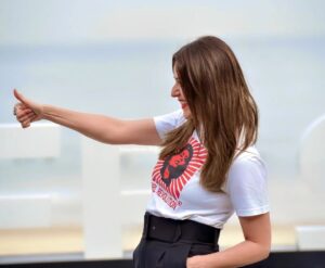 Itziar Ituño Instagram - Donostiko zinemaldiko BLACK IS BELTZA 2, AINHOA aurkezpenean aspaldiko lagun argazkilaria topaten dozunean. Aupa @ikorkotx !!! Zenbat gauza gertatu da "Loreak" aurkezpenetik hona...eta Goenkaletik! 
Baina hamen gauz ondino gerra emoteko prest! Aupa zu, besarkada handi bat! 
📸📸📸📸📸
@blackisbeltza.2.ainhoa
@ssiff.donos

Cuando en la presentación de BLACK IS BELTZA 2, AINHOA en el Festival de cine de San Sebastian te encuentras con un viejo amigo fotógrafo..aupa @ikorkotx !!! Cuanto ha llovido desde la presentación de "Loreak", eh?...y desde Goenkale? 
Y aún aquí dispuestos a dar guerra, aupa zu! Un abrazo enorme!
📸📸📸📸📸
@blackisbeltza.2.ainhoa 
@ssiff.donos 

When in the presentation of BLACK IS BELTZA 2, AINHOA film in the San Sebastian film festival you meet an old photographer friend @ikorkotx ...how long  from "Loreak" and "Goenkale"!... and here we are stand up and ready to still fighting. A big hug, my friend!
📸📸📸📸