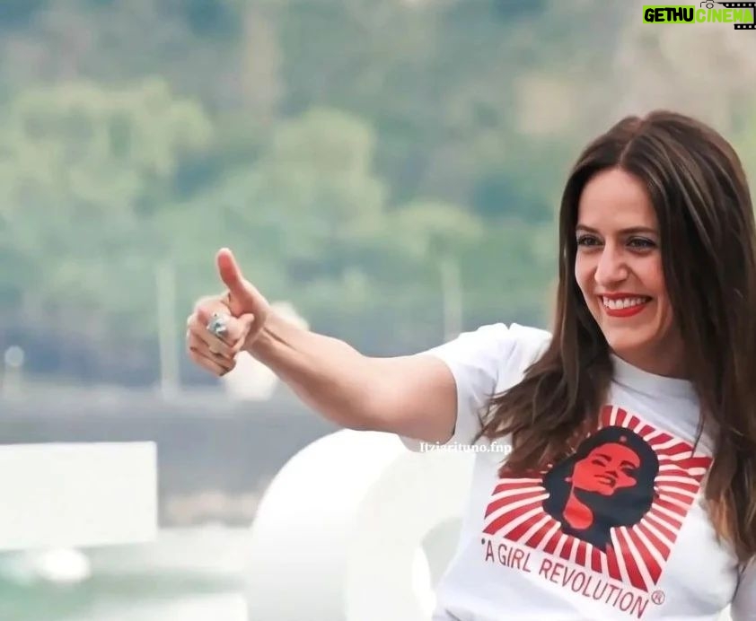 Itziar Ituño - 134.6K Likes - Donostiko zinemaldiko BLACK IS BELTZA 2, AINHOA aurkezpenean aspaldiko lagun argazkilaria topaten dozunean. Aupa @ikorkotx !!! Zenbat gauza gertatu da "Loreak" aurkezpenetik hona...eta Goenkaletik!
Baina hamen gauz ondino gerra emoteko prest! Aupa zu, besarkada handi bat!
📸📸📸📸📸
@blackisbeltza.2.ainhoa
@ssiff.donos
Cuando en la presentación de BLACK IS BELTZA 2, AINHOA en el Festival de cine de San Sebastian te encuentras con un viejo amigo fotógrafo..aupa @ikorkotx !!! Cuanto ha llovido desde la presentación de "Loreak", eh?...y desde Goenkale?
Y aún aquí dispuestos a dar guerra, aupa zu! Un abrazo enorme!
📸📸📸📸📸
@blackisbeltza.2.ainhoa
@ssiff.donos
When in the presentation of BLACK IS BELTZA 2, AINHOA film in the San Sebastian film festival you meet an old photographer friend @ikorkotx ...how long from "Loreak" and "Goenkale"!... and here we are stand up and ready to still fighting. A big hug, my friend!
📸📸📸📸