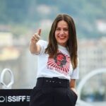 Itziar Ituño Instagram - Donostiko zinemaldiko BLACK IS BELTZA 2, AINHOA aurkezpenean aspaldiko lagun argazkilaria topaten dozunean. Aupa @ikorkotx !!! Zenbat gauza gertatu da "Loreak" aurkezpenetik hona...eta Goenkaletik! Baina hamen gauz ondino gerra emoteko prest! Aupa zu, besarkada handi bat! 📸📸📸📸📸 @blackisbeltza.2.ainhoa @ssiff.donos Cuando en la presentación de BLACK IS BELTZA 2, AINHOA en el Festival de cine de San Sebastian te encuentras con un viejo amigo fotógrafo..aupa @ikorkotx !!! Cuanto ha llovido desde la presentación de "Loreak", eh?...y desde Goenkale? Y aún aquí dispuestos a dar guerra, aupa zu! Un abrazo enorme! 📸📸📸📸📸 @blackisbeltza.2.ainhoa @ssiff.donos When in the presentation of BLACK IS BELTZA 2, AINHOA film in the San Sebastian film festival you meet an old photographer friend @ikorkotx ...how long from "Loreak" and "Goenkale"!... and here we are stand up and ready to still fighting. A big hug, my friend! 📸📸📸📸