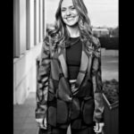 Itziar Ituño Instagram - "Revista YA"-n @revista_ya gaur, elkarrizketa. Robinsones proiektuan murgilduta leporaino ta zoriontsu🤎 @robinsoneslaserie "Revista YA", entrevista hoy mientras ando sumergida hasta el cuello en el gran proyecto "Robinsones" @robinsoneslaserie @revista_ya