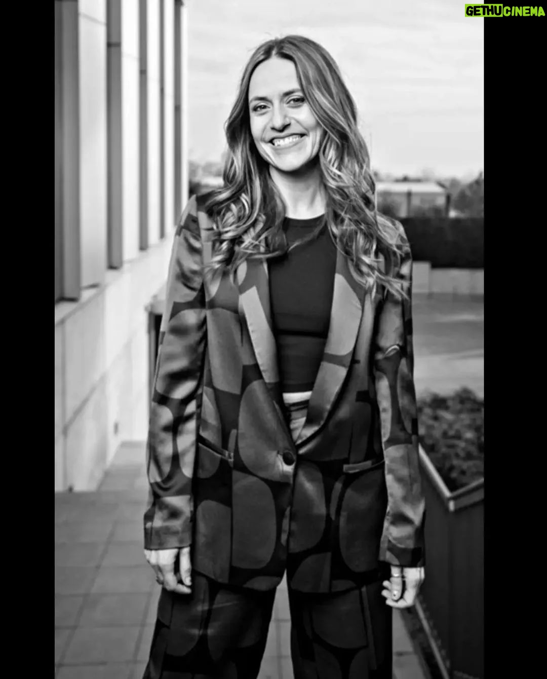 Itziar ItuƱo Instagram - "Revista YA"-n @revista_ya gaur, elkarrizketa. Robinsones proiektuan murgilduta leporaino ta zoriontsuš¤ @robinsoneslaserie "Revista YA", entrevista hoy mientras ando sumergida hasta el cuello en el gran proyecto "Robinsones" @robinsoneslaserie @revista_ya