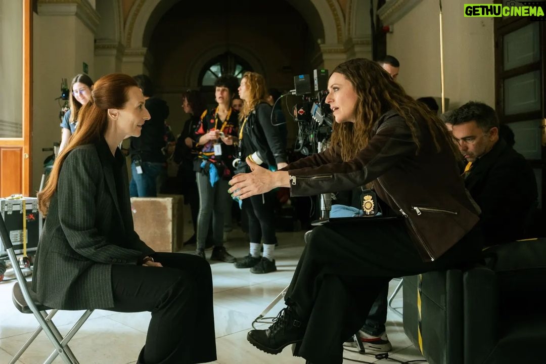 Itziar Ituño - 153.9K Likes - Gaur ikusgai Netflixen BERLIN.7. Eta 8. ataletan
@netflixes @lacasadepapel
Aktoresa bi hauekaz lana eta denbora partekatzeko plazerra izan nuen Rachel eta Najwa. Handiak zarete, lagunak,eta maite zaituztet.
Hoy a vuestra disposición en Netflix @netflixes
BERLIN,cap 7 y 8. Tuve el enorme placer de compartir curro y tiempo con éstas dos pedazo actrices, Najwa @najwanimri y Rachel @rachel_lascar .
Que grandes, amigas,se os quiere.
Ez galdu!☄️