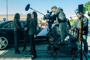Itziar Ituño Instagram - Gaur ikusgai Netflixen BERLIN.7. Eta 8. ataletan
@netflixes @lacasadepapel
Aktoresa bi hauekaz lana eta denbora partekatzeko plazerra izan nuen Rachel eta Najwa. Handiak zarete, lagunak,eta maite zaituztet. 

Hoy a vuestra disposición en Netflix @netflixes
 BERLIN,cap 7 y 8. Tuve el enorme placer de compartir curro y tiempo con éstas dos pedazo actrices, Najwa @najwanimri y Rachel @rachel_lascar .
Que grandes, amigas,se os quiere.

Ez galdu!☄️