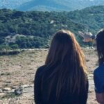 Itziar Ituño Instagram - Gràcies infinites per aquest meravellós cap de setmana, la Carme i la Laia. De sol, de pau i paisatges, d'obrir-nos les portes de la casa a la cursa per un món millor. Un quilòmetre, una vida. Eskerrik asko asteburu zoragarri honengatik, Carmeeta Laia. Eguzkiz, bakez eta paisaiez beterikoa. Etxeko ateak zabslik dituzue mundua hobetzeko lasterketan. Kilometro bat, bizitza bat. #fudacionvicenteferrer