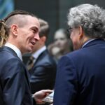 Ivan Bartoš Instagram - Na včerejším jednání Rady pro telekomunikace v Bruselu jsem podpořil iniciativu, která má vést k přijetí společné Evropské deklarace pro rozvoj kvantových technologií. Společně s Českem o vznik společné deklarace usilují také další členské státy, včetně významných hráčů v oblasti kvantových technologií jako je například Belgie, Finsko, Francie nebo Španělsko. A to je opravdu dobrá společnost. Řadíme se tak do skupiny technologicky nejvyspělejších zemí EU, které se rozvoji kvantových technologií věnují. Pokud tato deklarace bude schválena, pomůže posílit spolupráci na zajištění kvantové bezpečnosti a zvyšování vědecké a průmyslové konkurenceschopnosti nejen pro celou EU, ale také přímo pro nás v České republice. Rozvoj kvantových technologií a jejich aplikace do praxe povede k vytváření bezpečných, ekonomicky a společensky hodnotných technologií, produktů a služeb. Tato spolupráce nám otevírá dveře do nové éry inovací a posouvání hranic technologických možností.