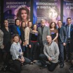 Ivan Bartoš Instagram - Týden pro Digitální Česko je za námi. A bylo to veliké! Do programu se formou partnerství zapojilo 102 organizací ze 13 krajů a počet akcí dosáhl čísla 126. Z údajů, které jsme obdrželi od zhruba 70 % organizátorů vyplývá, že celkem 5 000 účastníků navštívilo téměř 300 odškolených hodin. Dosažená čísla budou ale ještě vyšší, asi čtvrtina organizátorů nám zpětnou vazbu totiž zatím neposkytla. Součástí Týdne pro Digitální Česko bylo i vyhodnocení IT Fitness Testu, kterého se zúčastnila třetina všech základních a dvě třetiny všech středních škol. Jeho výsledky nabízejí unikátní vhled do toho, jaká je skutečná úroveň digitální gramotnosti v Česku. Celoživotní vzdělávání je už dnes silné téma a jeho význam dále poroste, proto jsme mu také letošní Týden pro Digitální Česko venovali. Naším cílem bylo především motivovat veřejnost a ukázat možnosti, jak se dá v oblasti digitálních technologií vzdělávat, a držet tak se světem technologií krok. Rádi budeme v partnerstvích, která jsme v tomto projektu navázali, pokračovat dlouhodobě. Na závěr bych chtěl ještě jednou poděkovat svému týmu, který na Týdnu pro Digitální Česko pracoval (mimo asi bambilion další úkolů, co mají na starost) dnem i nocí několik posledních měsíců. Díky, bez vás by to nešlo! ❤️