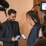 Ivan Bartoš Instagram - Jak už víte, od dnešního rána přijímají ústřední správní úřady eDoklady. Pozvali jsme proto novináře na tiskovou konferenci, abychom jim tenhle projekt představili. Spolu s Martinem Mesršmídem, ředitelem Digitální a informační agentury jsme prošli celý proces přihlášení i použití aplikace. Mluvili jsme taky o plánech do budoucna, které s občankou v mobilu máme. Jednou ze zvažovaných možností je implementace dalších dokumentů, třeba potvrzení o studiu, kartičky pojištěnce, nebo řidičáku. V roce 2026 pak počítáme s přechodem na European Digital Wallet, která zajistí široké spektrum dokladů v digitální podobě, platných po celé Evropě. A protože naše eDoklady jsou stavěny podle požadavů na celoevropské řešení, budeme připraveni!