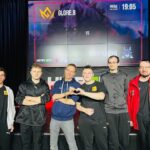 Ivan Bartoš Instagram - E-Sport again? 👽❤️ Díky organizátorům za pozvání na Finále “Střet Vyvolávvačů” - League of Legends do mé oblíbené Smíchovské SPŠ a gymnázia. Byl to super mix event. S rodinou jsme si to užili. 🐻👍 A díky studentům za “doprovodný program” a panu řediteli, kterej se akce účastnil. Tahle škola je známá svým dynamickým přístupem ke vzdělávání, řadou oborových aktivit a inovativními projekty. Proto 2x Smíchovská SPŠ a gymnázium