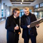 Ivan Bartoš Instagram - Kolonáda, hala Vincentka nebo Říční a sluneční lázně od architekta Dušana Jurkoviče v Luhačovicích dlouho chátraly. I díky evropským prostředkům se tyto a další kulturní památky podařilo obnovit a vrátit lázeňskému areálu původní lesk. @ministerstvopromistnirozvoj na záchranu objektů poskytlo téměř 160 milionů korun. Třeba se jim teď zadaří se zápisem na seznam UNESCO. Lázeňství má v České republice dlouholetou tradici a významně přispívá k cestovnímu ruchu, který se po pandemii pozvolna staví na nohy. Luhačovicím se teď vyplácí dlouhodobá práce místních. Turisté se sem rádi vracejí nejen díky lázním, ale i přírodě, architektuře a rodinné atmosféře. Velký dík za to patří starostovi Marianovi Ležákovi a generálnímu řediteli Lázně Luhačovice Jiřímu Dědkovi.