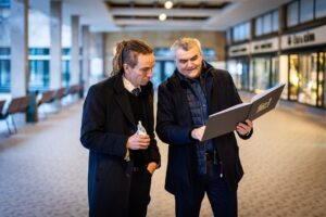 Ivan Bartoš Instagram - Kolonáda, hala Vincentka nebo Říční a sluneční lázně od architekta Dušana Jurkoviče v Luhačovicích dlouho chátraly. I díky evropským prostředkům se tyto a další kulturní památky podařilo obnovit a vrátit lázeňskému areálu původní lesk. @ministerstvopromistnirozvoj na záchranu objektů poskytlo téměř 160 milionů korun. Třeba se jim teď zadaří se zápisem na seznam UNESCO. 

Lázeňství má v České republice dlouholetou tradici a významně přispívá k cestovnímu ruchu, který se po pandemii pozvolna staví na nohy. Luhačovicím se teď vyplácí dlouhodobá práce místních. Turisté se sem rádi vracejí nejen díky lázním, ale i přírodě, architektuře a rodinné atmosféře. Velký dík za to patří starostovi Marianovi Ležákovi a generálnímu řediteli Lázně Luhačovice Jiřímu Dědkovi.