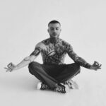 Ivan Krishtoforenko Instagram - Когда нам не за что уцепиться, мы цепляемся за свой ум. Мышление о мышлении, исследование своих знаний. Вроде знаю много,но не знаю ничего.