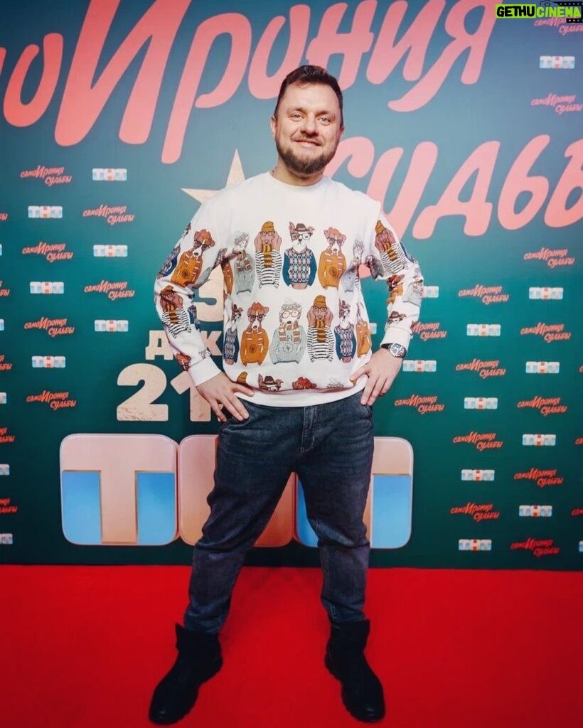 Ivan Polovinkin Instagram - С годом собаки вас! #новый год #собака #половинкин #comedyclub Moscow, Russia