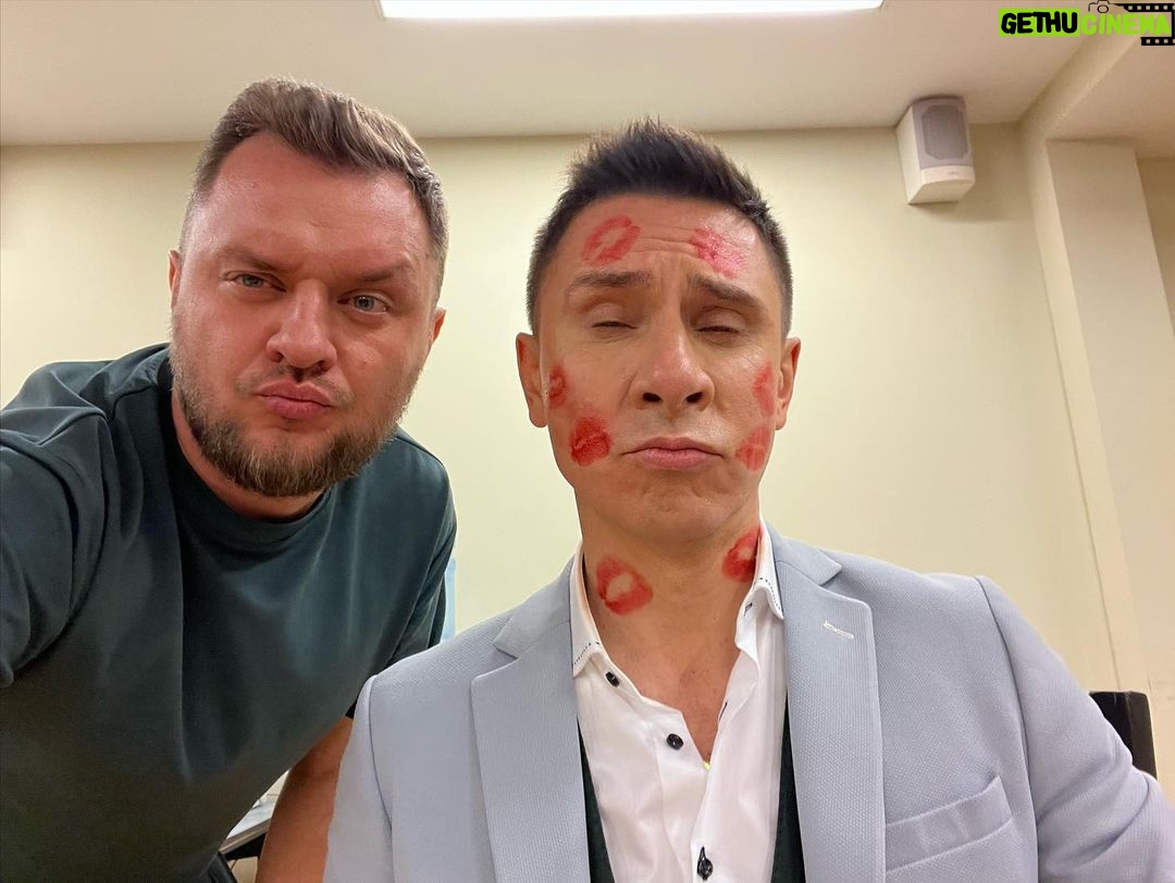 Ivan Polovinkin Instagram - Секса вам в ленту! А ещё на фотке есть я! @timurbatrutdinov просто вышел из машины и прошёл 300 метров, и вот результат! #comedyclub #comedy #половинкин #батрудинов #батрутдинов Барвиха Luxury Village