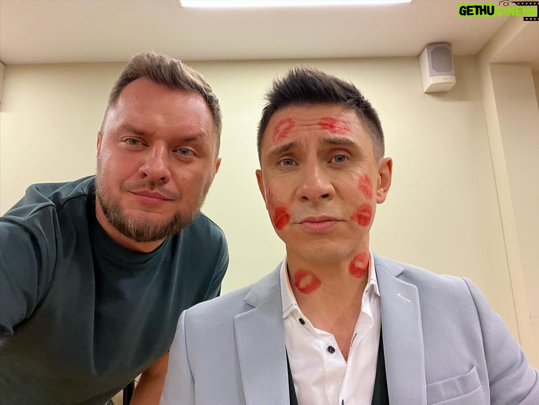 Ivan Polovinkin Instagram - Секса вам в ленту! А ещё на фотке есть я! @timurbatrutdinov просто вышел из машины и прошёл 300 метров, и вот результат! #comedyclub #comedy #половинкин #батрудинов #батрутдинов Барвиха Luxury Village
