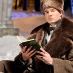 Ivan Zhvakin Instagram - Сегодня международный день 📽Кино (127 лет). Всех киношников, а также продюсеров и всех причастных к этому событию, я от всей души поздравляю с «киноднем»!!) Пусть всё, что создается за кадром, прекрасно воплощается в самом кадре и наоборот!!😁🔁)) А на фото — съемки в проекте «Все в сад»! Скоро и к вам приеду))🎠 #иванжвакин #денькино Царицыно (музей-заповедник)