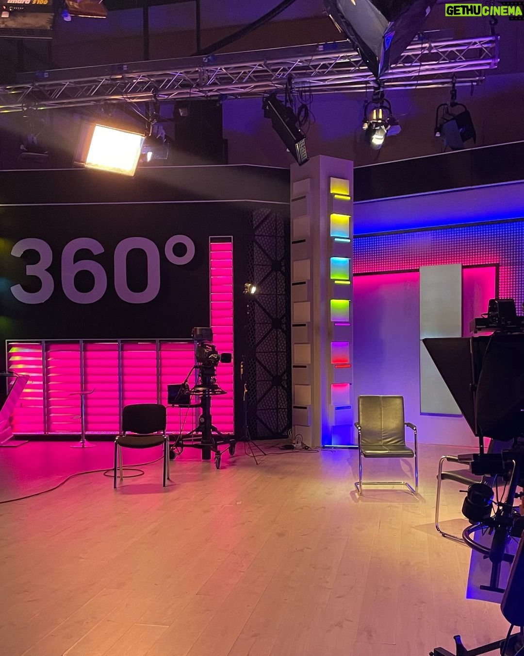 Ivan Zhvakin Instagram - В следующее воскресенье на канале 360 выйдет интервью с моим участием в передаче «Тет-а-тет с Марусей» @marusyamikheichik Одно из самых душевных и спокойных интервью! Как только переступил порог студии, меня обаяли уютная атмосфера съемочной группы и располагающие улыбки ведущей Маруси и продюсера передачи! Если это оставят в эфире, то можно заметить как мы обращались на «вы», а потом неожиданно перешли на «ты»😅. Полчаса пролетели так быстро, что я не успел рассказать о многих важных историях из жизни. Но мы успели поговорить об особенностях учебы в театральном, о трудностях, с которыми сталкивались на съемках, о подготовке, а так же немного обсудили вопросы развития мировой киноиндустрии. Классно, когда участвуешь в эфирах, где можно расслабиться, поговорить о насущном, а не только о съёмках. Где можно быть собой, без масок и образов. Честным и искренним. Кто будет смотреть эфир? РИА Новости