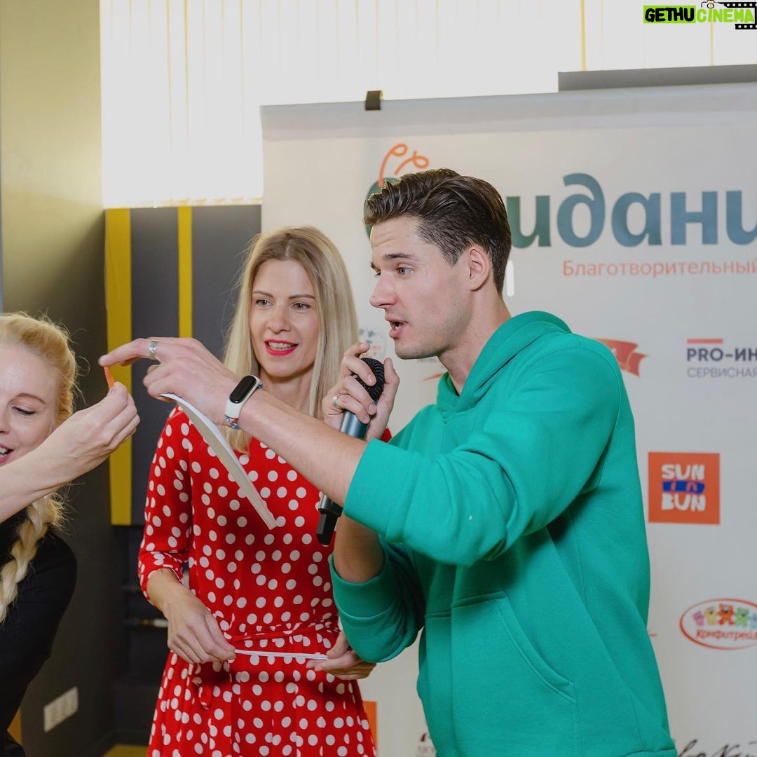 Ivan Zhvakin Instagram - Я поддерживаю, своим участием пока всего только один благотворительный фонд «Созидание» @bf_sozidanie Они позвали меня (первыми) и вот я приезжаю к ним уже третий год и с удовольствием приеду ещё!☺️) Хочу сказать, что благотворительность — это ведь одна из таких вещей, с помощью которых мы не чувствуем себя пустыми в этом мире, а даже наоборот, придаём значение нашему внутреннему существованию. Ещё Ницше говорил, что «Мы сами выбираем смысл нашей жизни». И это всего лишь один из способов) Так пусть их у каждого из нас, будет, как можно больше! Обнимаю! Moscow
