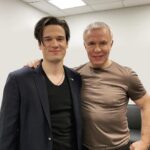 Ivan Zhvakin Instagram - Лично я себе никак не представлял, что меня пригласят на съёмки к легендарному 🥇🥇🥇Вячеславу Фетисову обсудить нашу хоккейную сборную. В студии собрались именитые игроки, комментаторы и от актерского цеха был еще Александр Носик. А ведь было время, когда хоккей меня вообще никак не интересовал! И через какую необычную тропинку мне удалось к нему прийти и соприкоснуться с этой любимой на весь мир игрой🏒 Удивляет, что многие, кто снимался в «Молодежке», теперь так крепко ассоциируются с настоящими игроками)), а зрители ждут продолжения😆!.. Обязательно буду смотреть игры нашей сборной, особенно, если учесть, что эта Олимпиада проходит без зрителей. Даже не представляю, как им такоЭ 🧐Всех приглашаю поддержать мой порыв и заодно посмотреть эфир программы «Фетисов» в это воскресенье на телеканале Звезда в 23.00. Ну что будем болеть за наших??!) #иванжвакин #молодежка #фетисов #сборнаяроссии #костров #олимпиада2022 #звезда Телекомпания Звезда