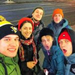 Ivan Zhvakin Instagram - 🥒Встретились однокурснички!! Ну, вот такие мы 🤪 «через годы и расстояния»! Впринципе так и не изменились!) Всё так же серьёзные и сосредоточенные человеки, как и раньше!📸)) Вообще, это интересное ощущение, когда видишься с людьми, которых уже давно и хорошо знаешь. Думаю, это не только приятно, но и полезно😜. А всё это благодаря нашему дорогому Егорчику @cheegor, который собрал всех нас вместе на своем дне рождения!🎉 Еще раз поздравляю, Дружище! Пусть вокруг тебя всегда будут близкие и надежные человеки;))!💫 А вы встречаетесь с однокурсниками/ одноклассниками?!👇 #иванжвакин #друзья #однокурсники #щепка #вотвремяпролетело #бейлисы #курс #римляне #деньрождения #егор #уря CRAVE Theatre Moscow
