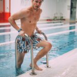 Ivan Zhvakin Instagram - Где можно спрятаться от суровой русской зимы?.. Правильно, в теплых водах бассейна! Как будто на курорт сгонял, а в моих любимых шортах от #МС2saintbarth вообще полное ощущение, что постоял под тропическим ливнем!! А вы как спасаетесь от холодов?! 🩳 by @xo_man_ru & MC2 Saint Barth 📸 @nikitakit.ph World Class Оружейный
