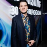 Ivan Zhvakin Instagram - Пока возвращаюсь из Челябинска домой поделюсь фотографиями с вечеринки вечеринки, посвященной 30-летнему юбилею Samsung в России. Необычное оформление помещения и сложный свет давали полное ощущение отстранённости от повседневного внешнего мира, классная находка - замороженные в кубах льда старые модели мобильников. Авторские коктейли и корейский стрид-фуд классно подчеркнули сложившиеся впечатление Что еще… так это много новых медийных молодых лиц, всевозможных блогеров и тиктокеров, за которыми не успеваешь уследить! 😅 Так здорово было встретиться с моими коллегами, от этого вечер сложился ещё приятней!)🔥 А на предстоящей неделе будет еще несколько классных событий. Как думаете, что за события?! Кино/ спорт/ мода/ светская жизнь/ шоу-бизнес?! #иванжвакин #Samsung30Russia 📸@shumovphoto @ganantnyy @n212yc @nikitakit.ph Трехгорная мануфактура
