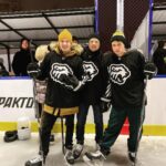 Ivan Zhvakin Instagram - Полетел в Челябинск, если вы следите за моими сторис, то уже знаете. Сначала провел Губернаторскую елку вместе с @kanopuss. На нее обычно приглашают детей, добившихся высоких результатов в учебе, творчестве и спорте! А потом было открытие хоккейной коробки. Очень крутой по моим ощущениям. Это подарок и хорошая уже традиция, заведенная клубом «Трактор»! Люблю предновогодний движ! Впереди еще много чего интересного. А что у вас сейчас в планах? #иванжвакин #движ #хктракторчелябинск #роднойгород