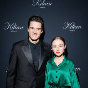 Ivan Zhvakin Instagram - Светские мероприятия - это возможность видеться с коллегами, с которыми иногда не видишься годами, если нет общего проекта 🎥С Настей Уколовой @anastasiyaa_ukolova мы снимались в "Молодежке", а с Риной Гришиной @rinagrishina (правда))) еще не снимались!  С кем бы хотели увидеть меня - с хохотушкой Настей? или со строгой Риной)) #иванжвакин #молодежка #коллеги #съемки