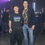 Ivan Zhvakin Instagram - Пока возвращаюсь из Челябинска домой поделюсь фотографиями с вечеринки вечеринки, посвященной 30-летнему юбилею Samsung в России. Необычное оформление помещения и сложный свет давали полное ощущение отстранённости от повседневного внешнего мира, классная находка - замороженные в кубах льда старые модели мобильников. Авторские коктейли и корейский стрид-фуд классно подчеркнули сложившиеся впечатление Что еще… так это много новых медийных молодых лиц, всевозможных блогеров и тиктокеров, за которыми не успеваешь уследить! 😅 Так здорово было встретиться с моими коллегами, от этого вечер сложился ещё приятней!)🔥 А на предстоящей неделе будет еще несколько классных событий. Как думаете, что за события?! Кино/ спорт/ мода/ светская жизнь/ шоу-бизнес?! #иванжвакин #Samsung30Russia 📸@shumovphoto @ganantnyy @n212yc @nikitakit.ph Трехгорная мануфактура