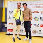 Ivan Zhvakin Instagram - 🕺🏻На днях посетил благотворительную ярмарку «Смородиновая вечеринка» фонда «Созидание». Кураторы фонда: Александр Пушной, Светлана Лазарева и Михаил Шац. А на первом фото я с чемпионом🏆 Мы провели аукцион интересных лотов, в том числе участвовала атрибутика нашего сериала «Молодёжка», а еще - лотерею, билетики которой выбирали сами дети🎫.) Повсюду еще продавалось варенье, мёд и пряники!😋 Общая сумма собранных средств составила около 1го миллиона рублей! После этого тебя посещают только приятные ощущения, что хоть что-то ты делаешь правильно😌 Хорошо, когда есть возможность проявить свою заботу тем, кто в ней очень нуждается. Участвуете в благих делах??👇 #иванжвакин #благотворительность #фонд #созидание #дети #подарок #лотерея #аукцион #все #на #благо Отель Вега Измайлово / VEGA Izmailovo Hotel