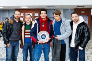 Ivan Zhvakin Instagram - 🏆Встретились с ребятами тарелку подержать. И бороду Канопке почесать))💂🏼‍♂️#наконецто #молодежка #медведи