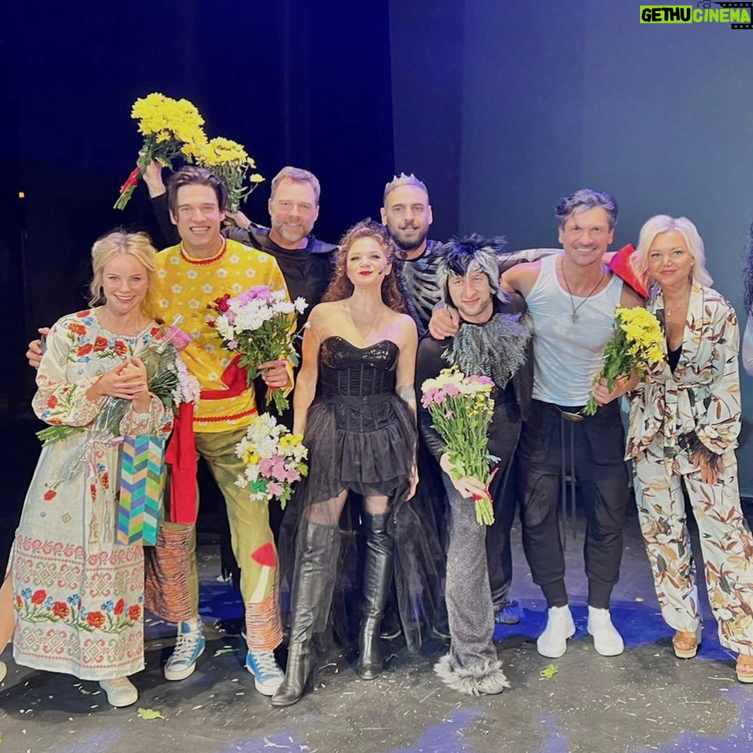 Ivan Zhvakin Instagram - Вчера отыграли благотворительный спектакль для детей от фонда Перспектива! Хочется отметить, что этот спектакль стал для меня одним из самых приятных в подготовке и реализации! Когда в работе встречаются приятные, самодостаточные и талантливые люди, каждая репетиция приятная, легкая и непринужденная. Кайфный финал проекта и самое главное, новые Знакомства! А это всегда приводит к новым совместным приключениям! Отдельная благодарность организаторам и Денису Бондаркову (Реж.) и исполнитель @bondarkov А так же команде: @v.butenko.actor @mikhail_kuryaev @operetta13 @vyacheslav_shatnenko @___risenka___ Moscow