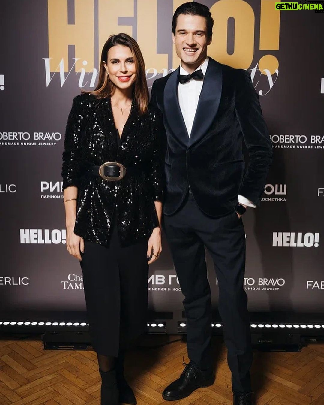 Ivan Zhvakin Instagram - 😎На днях побывал на премии журнала @hello__ru . Всё,как всегда, масштабно и блестяще) Весь вечер выступали артисты нашей эстрады, так же было интересно увидеть некоторых звёзд вживую☺️ Ну и где, как не здесь, встретиться спорту и кино.)) Познакомился с биатлонисткой и спортивной телеведущей Матч-ТВ Ольгой Петриковой. Так же порадовали гастрономические изыски на столах😌)) Последнее время думал о том, что как же давно я не ел запечённую утку! И вот она материализовалась) Так что не зря сходил! Еще пойду!))😄 Спасибо за приглашение @hello_ru, @olga_rodionova, @marina.savelieva.12 Metropol Hotel Moscow
