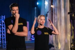Ivan Zhvakin Instagram - Пришло время раскрыть тайну осенней поездки на Алтай и о проекте, который там снимали.
Кто-то уже догадался, кто-то впервые слышит.

Но подробнее можно будет посмотреть сегодня на СТС @tv_ctc  или позже в записи на сайте телеканала.

Главная задумка передачи «Фактор страха» - это победить свои страхи! Но вот мне показалось, что ты их не побеждаешь, а приобретаешь новые!😄 

Маленький спойлер! Мне достался конкурс с пауками. Благо братьев наших меньших кушать не пришлось, но легче от этого не стало. Они ползали у меня в волосах и по лицу. Ну откуда мне было знать какие-то свои страхи , если в жизни таких ситуаций у меня никогда не было😅 Если в ваших волосах начнет, что-то шевелиться, то ваш древний инстинкт прикажет вам немедля избавится от этого! Но конкурс подразумевал отсутствие этой возможности😈 Теперь я на всю жизнь запомню эти экзотические ощущения!))

Над бешеной рекой полетал на высоте примерно с десятиэтажный дом. В общем эмоций полные штаны)). Но всё равно поездка выдалась очень увлекательной! Ещё Алтай покарил моё сердце навсегда!! Место силы)) Понимаешь это с первых минут пребывания там👍

А ещё у нас Классная компашка собралась☺️! Все ребята живые, настоящие, неподдельные. Надеюсь ещё свидимся!)
Ведущий актер Чадов @alexeychadovofficial  тоже показался мне потрясающей личностью, очень приятный человек.) И отлично выглядит✊

Отдельная благодарность моей партнерше по проекту @bruletova_  за компанию!

Не повезло ток тем, кто высоты боялся. Вот они то испытали на себе весь спектр эмоций)))

Никогда ничего не бойтесь господа! Никогда!!🍀

#иванжвакин #факторстраха