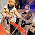Ivan Zhvakin Instagram - Сегодня международный день 📽Кино (127 лет). Всех киношников, а также продюсеров и всех причастных к этому событию, я от всей души поздравляю с «киноднем»!!) Пусть всё, что создается за кадром, прекрасно воплощается в самом кадре и наоборот!!😁🔁)) А на фото — съемки в проекте «Все в сад»! Скоро и к вам приеду))🎠 #иванжвакин #денькино Царицыно (музей-заповедник)