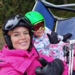 Iveta Lutovská Instagram - Dámská jízda 👭... sníh chybí, ale odhodlání ne🎿😀 #lyzovacka #lipno Lipno