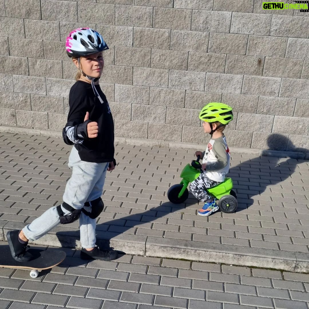 Iveta Lutovská Instagram - My street gang 🛹🛵