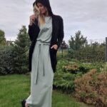 Iveta Lutovská Instagram - Moje "bezvasportové" módní okénko😉: na tyto volnočasové šaty, svetr, boty a vše ostatní v nabídce (i včetně už zlevněného zboží) platí do pondělní půlnoci sleva 25 % 🤑. Kód: IVETA25 #mojetipy #saty #svetr #tenisky #spoluprace @bezvasport
