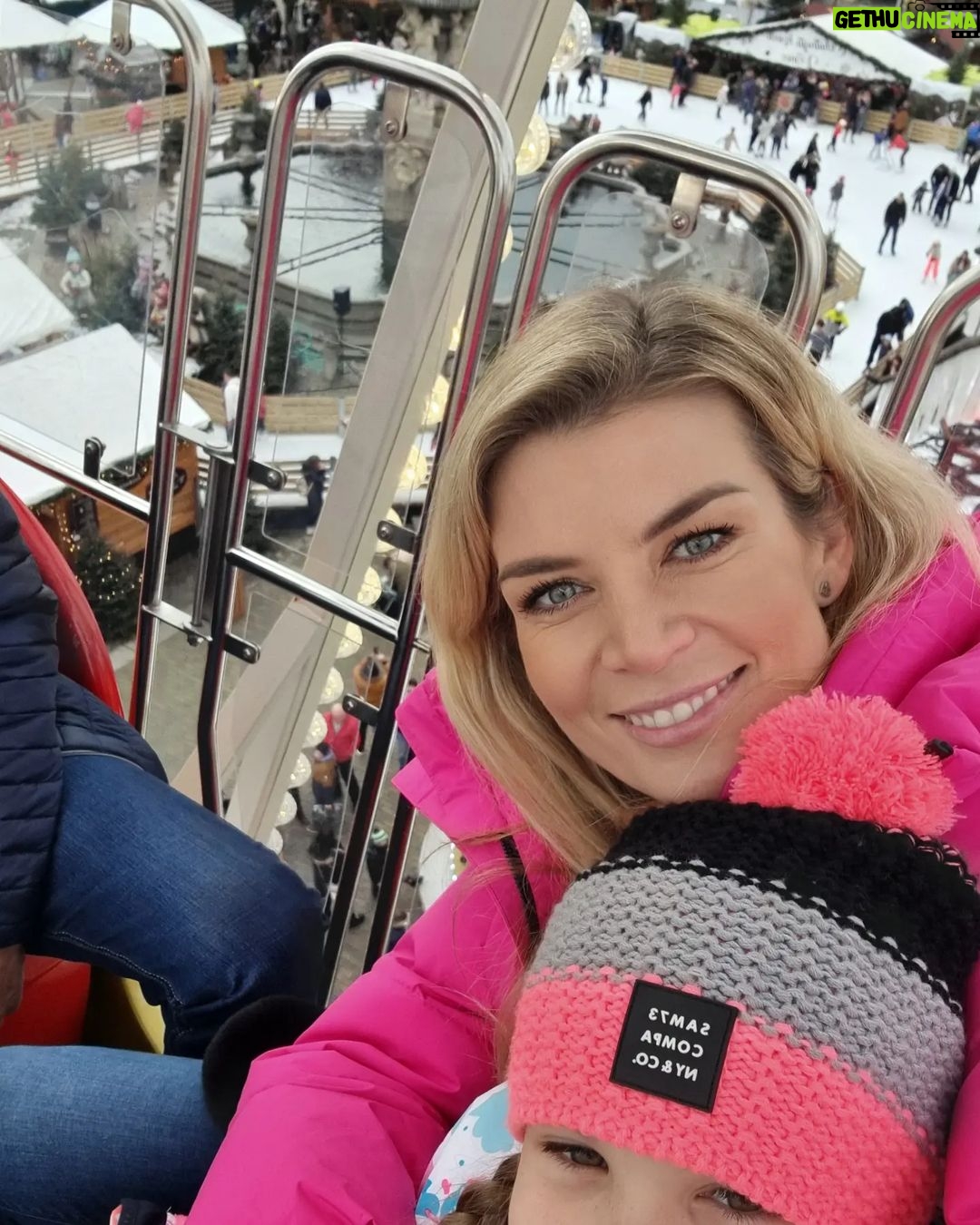 Iveta Lutovská - 1.1K Likes - Krásné Budějce 💫🎄💫
#vanocnitrhy #namesti #greatjob @art4promotion !