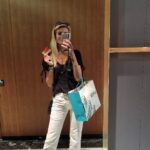 Iveta Lutovská Instagram - Začátek školního roku je finančně náročnější období. Seznam věcí, které je potřeba zajistit před návratem dětí do škol, bývá obvykle dlouhý🙈. Pokud však máte k dispozici volnočasové benefity od @sodexobenefity, můžete ušetřit🙏. Benefity lze uplatnit například v knihkupectví, kde za ně můžete pořídit knihy, slovníky nebo učebnice📚. Zároveň jdou použít třeba na nákup brýlí👓, pořízení elektrického kartáčku či vitamínů v lékárně💊 anebo s nimi zaplatit vybrané dětské kroužky🤩. My už snad máme do školy vše a už se zase těšíme na prázdniny😆😆😆! #sodexo #benefity #nakupy #skola