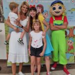 Iveta Lutovská Instagram - Naše neděle s @karol.a.kvido - bylo to opět skvělé a nejen děti se dobře bavily😉🤩 #divadlo #detskepredstaveni #karolakvido #nedele #kultura #bavimese Divadlo Lucie Bílé