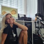 Iveta Lutovská Instagram - A protože je začátek školního roku, pořídila jsem konečně i počítačový stůl🙏. Jak jinak než černobílý🖤🤍 a ještě židli a radost bude kompletní😄. Pokud sháníte cokoli do domácnosti, mrkněte na @expedo_cz , mají tam hezké věci za hezké ceny a zároveň můžete ještě využít slevu 5% (kód: IVETA5). #pocitac #stul #spoluprace #nabytek