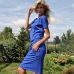 Iveta Lutovská Instagram - Na @bezvasport teď můžete mít až do středy 30.8.do půlnoci vše se slevou 25 % (platí i na zlevněné zboží)🤑 Kód: IVETA25 Najdete tam všechno a pro všechny😉 - trička, boty, denní módu i společenské šaty... ⬆️Tohle jsou moje tipy⬆️ #obleceni #moda #saty #tricka #boty #spoluprace #bezvasport
