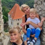 Iveta Lutovská Instagram - Prázdninové vejletění 🚗👣🏰 #sýýýr #kokorin #kokorinskydul #mseno Kokořínsko