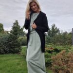 Iveta Lutovská Instagram - Moje "bezvasportové" módní okénko😉: na tyto volnočasové šaty, svetr, boty a vše ostatní v nabídce (i včetně už zlevněného zboží) platí do pondělní půlnoci sleva 25 % 🤑. Kód: IVETA25 #mojetipy #saty #svetr #tenisky #spoluprace @bezvasport