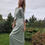 Iveta Lutovská Instagram - Moje "bezvasportové" módní okénko😉: na tyto volnočasové šaty, svetr, boty a vše ostatní v nabídce (i včetně už zlevněného zboží) platí do pondělní půlnoci sleva 25 % 🤑. Kód: IVETA25 #mojetipy #saty #svetr #tenisky #spoluprace @bezvasport