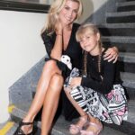 Iveta Lutovská Instagram - Včerejší DÍVKA ROKU a my dvě v porotě👭. Na tuhle soutěž pro mladé, krásné a hlavně talentované mladé slečny jezdím už 14 let a jsem hrdou patronkou této soutěže, která má i hlubší význam - vždy jde celý výtěžek na jednoho konkrétního človíčka, ke kterému není osud přívětivý a zasáhlo ho onkologické onemocnění🙏. Posledních šest let se mnou jezdí "moje Dívka roku" a vždy se moc těšíme a baví nás to🤩. Gratulujeme vítězkám, držíme palce Kačce, které včerejší večer přinesl nejen dárečky pro radost, ale především peníze, které alespoň trochu pomůžou zase se odrazit💫! @kristy.sklenarova , ty a tvůj tým jste skvělé a jednoduše "díky"☺️ #divkaroku #soutez #finale #porota #mydve Divadlo pod Palmovkou