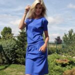 Iveta Lutovská Instagram - Na @bezvasport teď můžete mít až do středy 30.8.do půlnoci vše se slevou 25 % (platí i na zlevněné zboží)🤑 Kód: IVETA25 Najdete tam všechno a pro všechny😉 - trička, boty, denní módu i společenské šaty... ⬆️Tohle jsou moje tipy⬆️ #obleceni #moda #saty #tricka #boty #spoluprace #bezvasport