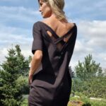 Iveta Lutovská Instagram - Na @bezvasport teď můžete mít až do středy 30.8.do půlnoci vše se slevou 25 % (platí i na zlevněné zboží)🤑 Kód: IVETA25 Najdete tam všechno a pro všechny😉 - trička, boty, denní módu i společenské šaty... ⬆️Tohle jsou moje tipy⬆️ #obleceni #moda #saty #tricka #boty #spoluprace #bezvasport